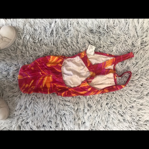 Speedo swimsuit size 30 - Picture 2 of 3